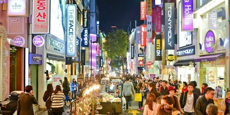 Myeong-dong - thiên đường mỹ phẩm làm đẹp Hàn Quốc